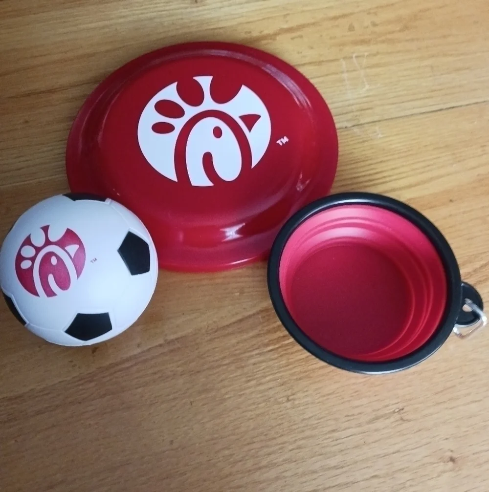 Chickfila Let's Hear It For The Little Guys Pet Set